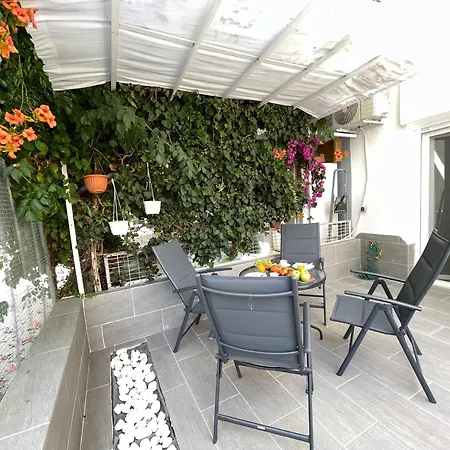 Daire Navie Garden Getaway Near To *