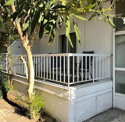 Navie Garden Getaway Near To 公寓 Peraía
