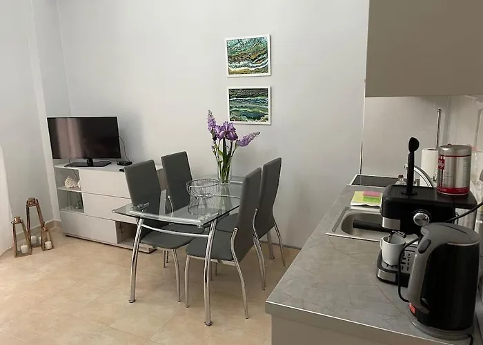 公寓 Navie Garden Getaway Near To Peraía