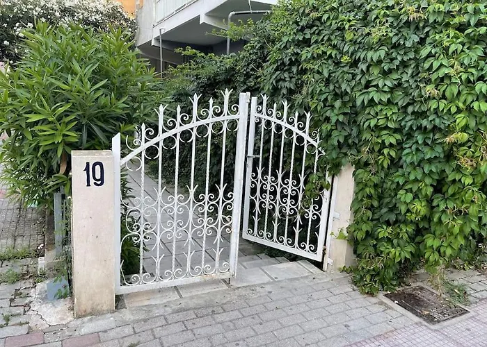 Navie Garden Getaway Near To * Peraía