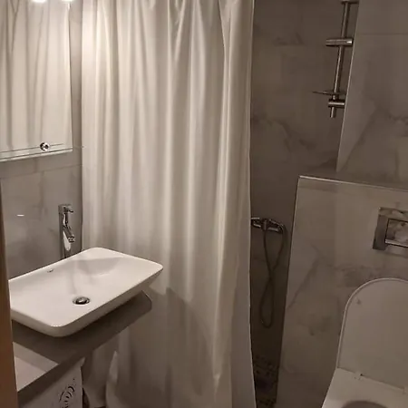 Apartamento Navie Garden Getaway Near To Peraía