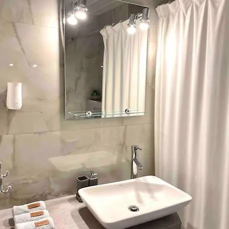 Apartamento Navie Garden Getaway Near To Peraía