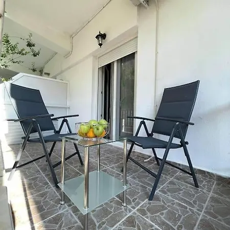 Apartamento Navie Garden Getaway Near To Peraía